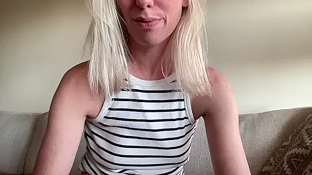 SkinnyMilf online show from 5, 6, 2026