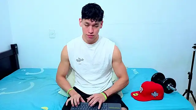 Snapshot of Luke_Muscle chatting on 11, 6, 2026 Luke Muscle online show from 11, 6, 2026
