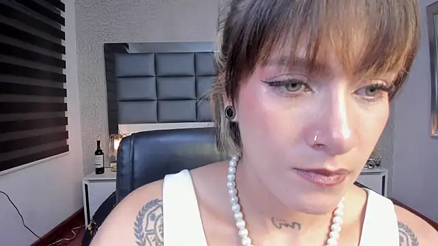 Snapshot of Mrs_Regina_clk chatting on 7, 7, 2026 Mrs Regina clk online show from 7, 7, 2026