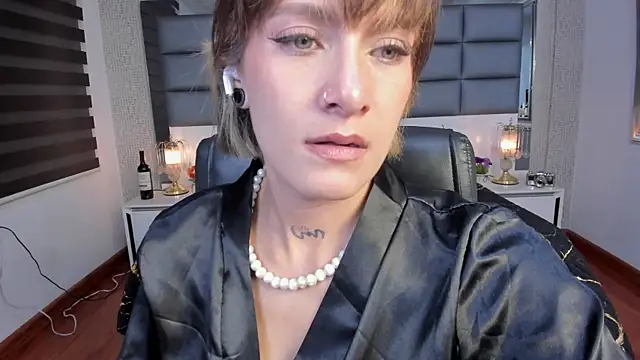 Snapshot of Mrs_Regina_clk chatting on 7, 7, 2026 Mrs Regina clk online show from 7, 7, 2026