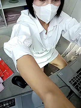 Julie-Rosee online show from 6, 6, 2026