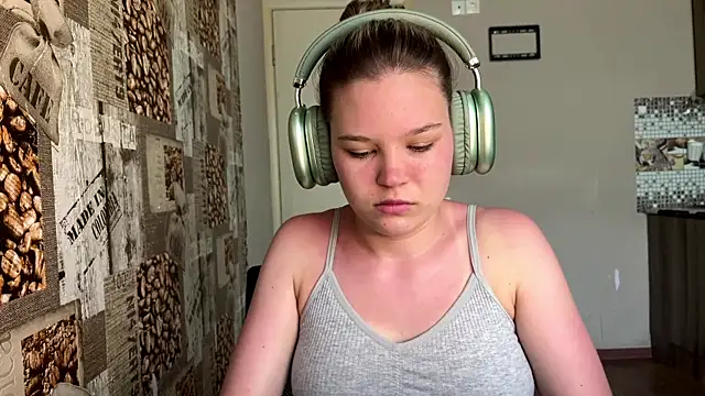Snapshot of HellyRay chatting on 16, 6, 2026 HellyRay online show from 16, 6, 2026