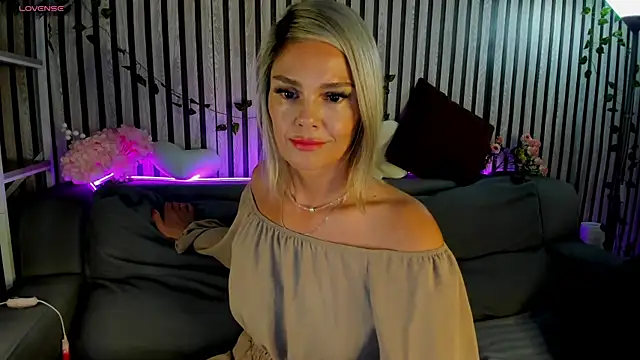 Snapshot of Betty_Brock chatting on 23, 6, 2026 Betty Brock online show from 23, 6, 2026