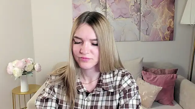 RoxyReignn online show from 22, 6, 2026