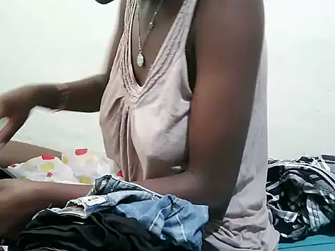 petite lovy online show from 18, 7, 2026