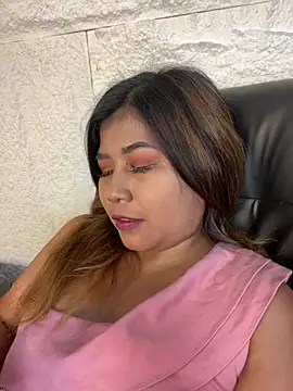 Snapshot of LyraMilano chatting on 1, 7, 2026 LyraMilano online show from 1, 7, 2026