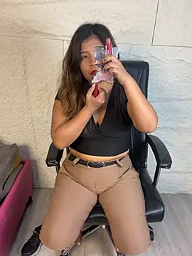 Snapshot of LyraMilano chatting on 3, 7, 2026 LyraMilano online show from 3, 7, 2026