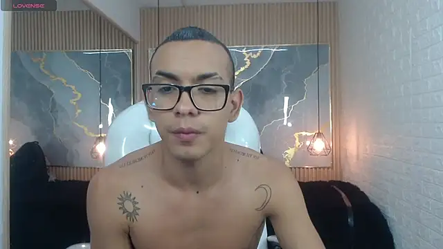maximiliano hotdevil online show from 25, 5, 2026