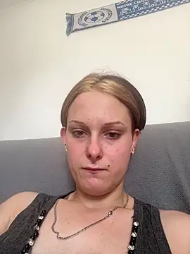 Quenn667 online show from 19, 6, 2026