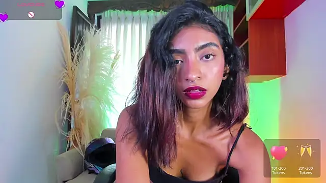 Snapshot of HottieVeroo_ chatting on 25, 7, 2026 HottieVeroo online show from 25, 7, 2026