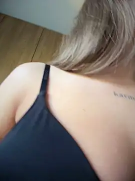 vanessabaddie online show from 3, 6, 2026