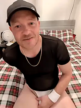 Straight GuyUK online show from 8, 7, 2026