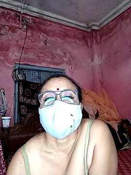 Snapshot of MoonLusty chatting on 5, 6, 2026 MoonLusty online show from 5, 6, 2026