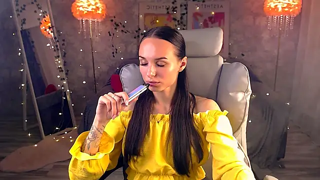 NicoleMerz online show from 4, 6, 2026