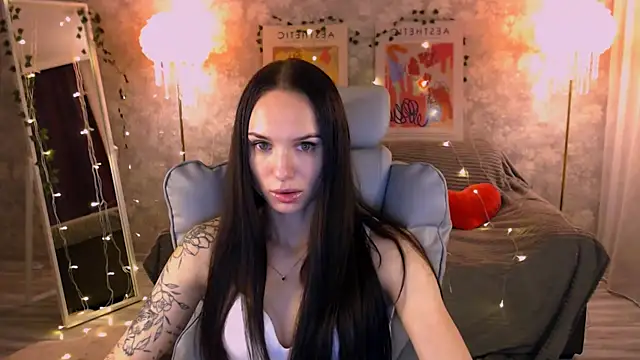 NicoleMerz online show from 17, 6, 2026