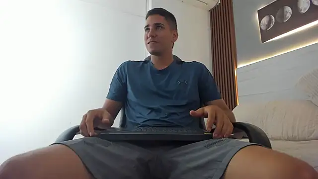 Snapshot of Mauro_boy chatting on 11, 6, 2026 Mauro boy online show from 11, 6, 2026