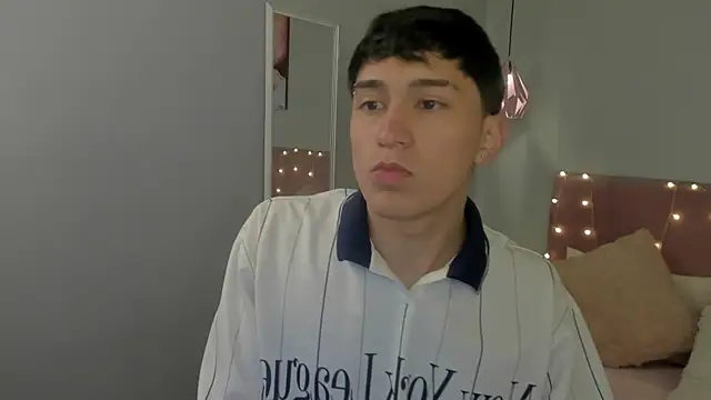 Snapshot of ryan_valentino chatting on 10, 7, 2026 ryan valentino online show from 10, 7, 2026