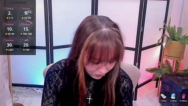 Snapshot of Hyuna_Flowers chatting on 7, 6, 2026 Hyuna Flowers online show from 7, 6, 2026