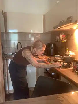 Ella Bloom online show from 14, 6, 2026