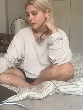 Ella Bloom online show from 19, 6, 2026