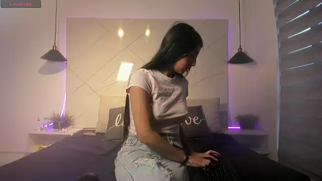 SARAH COLLENS  online show from 3, 7, 2026