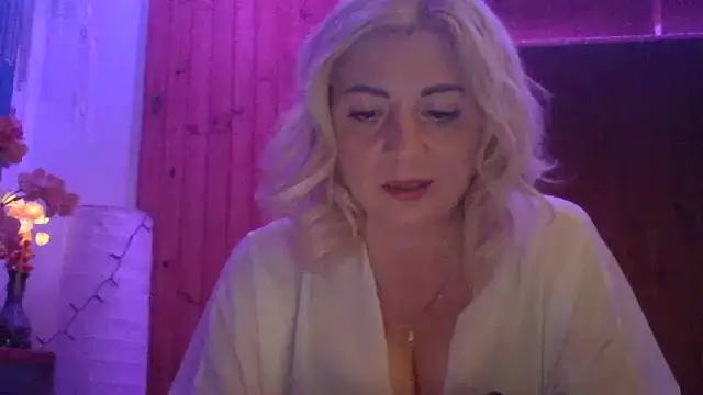 Snapshot of LunaaKiss chatting on 1, 6, 2026 LunaaKiss online show from 1, 6, 2026