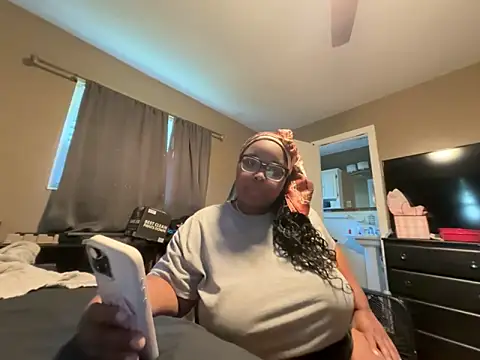 Snapshot of layitinme chatting on 5, 6, 2026 layitinme online show from 5, 6, 2026