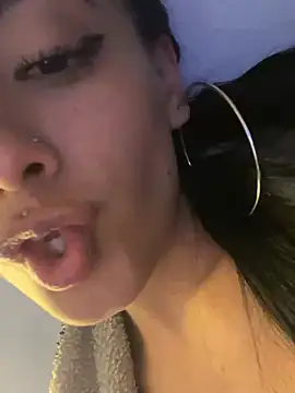 Snapshot of Skinytwin chatting on 2, 6, 2026 Skinytwin online show from 2, 6, 2026