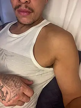 Tatuadomoreno23cm online show from 17, 7, 2026