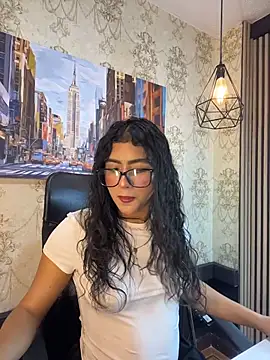Holly Watson  online show from 16, 7, 2026