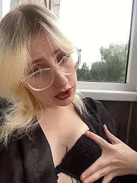 Snapshot of xp_blondie chatting on 11, 6, 2026 xp blondie online show from 11, 6, 2026