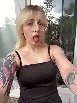 Snapshot of xp_blondie chatting on 16, 6, 2026 xp blondie online show from 16, 6, 2026