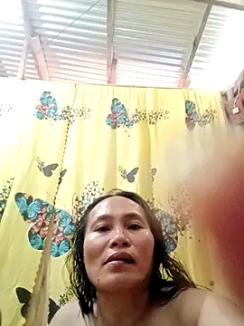 Snapshot of Queenslay chatting on 4, 7, 2026 Queenslay online show from 4, 7, 2026