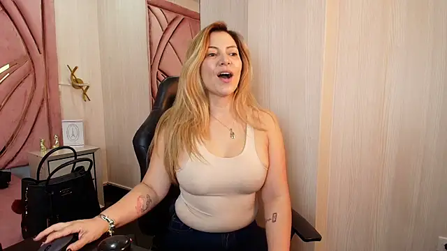pamelaQenn2 online show from 10, 7, 2026