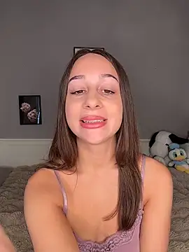 Snapshot of ChiaraMauzi chatting on 4, 6, 2026 ChiaraMauzi online show from 4, 6, 2026