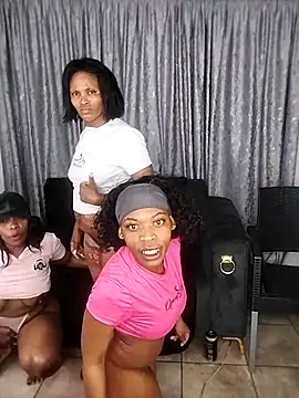 QueenZara 202 online show from 25, 6, 2026