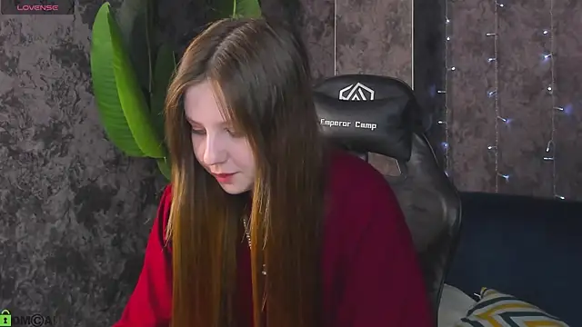 Snapshot of Violeta_Paul chatting on 5, 6, 2026 Violeta Paul online show from 5, 6, 2026