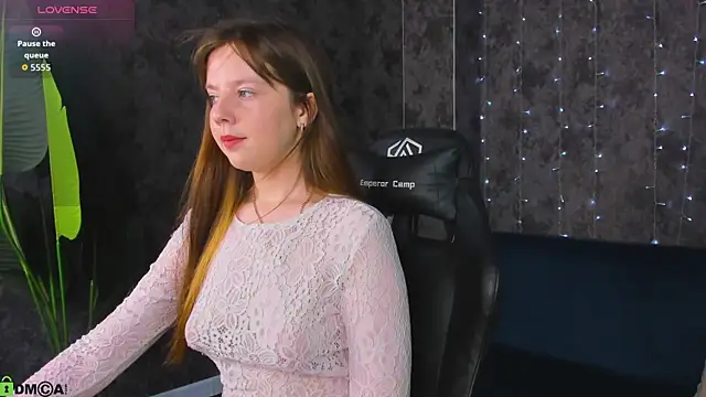 Snapshot of Violeta_Paul chatting on 28, 6, 2026 Violeta Paul online show from 28, 6, 2026