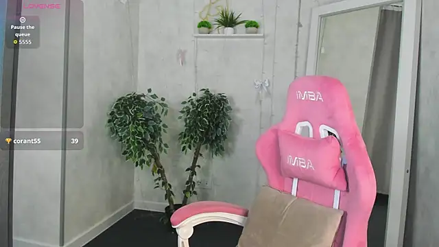 Snapshot of Violeta_Paul chatting on 6, 7, 2026 Violeta Paul online show from 6, 7, 2026