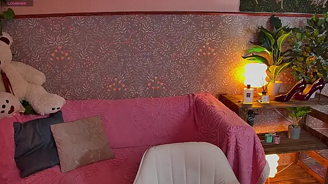 HelenaBoyd online show from 10, 7, 2026
