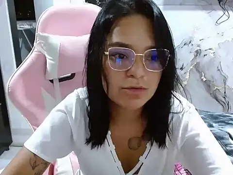 evelovee25 online show from 2, 6, 2026