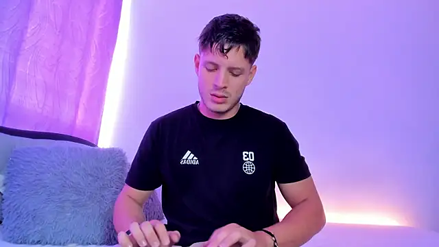 Snapshot of johnycooper08 chatting on 9, 6, 2026 johnycooper08 online show from 9, 6, 2026
