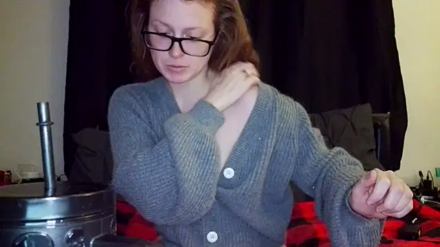 poisonivyy95 online show from 4, 6, 2026