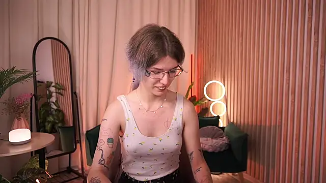 Snapshot of Lain_Root chatting on 13, 7, 2026 Lain Root online show from 13, 7, 2026