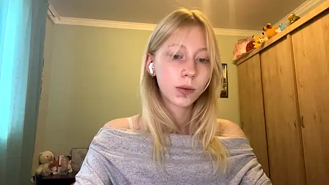 Snapshot of BossedFrog chatting on 28, 6, 2026 BossedFrog online show from 28, 6, 2026