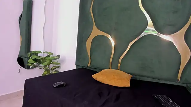 Snapshot of Mila_petiteasm chatting on 17, 6, 2026 Mila petiteasm online show from 17, 6, 2026