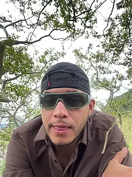 Snapshot of DickLatin20 chatting on 3, 6, 2026 DickLatin20 online show from 3, 6, 2026