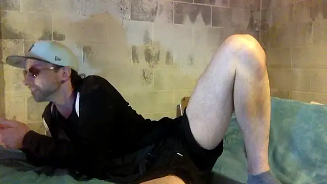Snapshot of thierrybae chatting on 12, 6, 2026 thierrybae online show from 12, 6, 2026