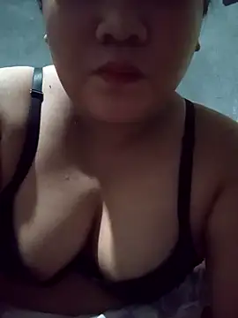 Snapshot of Cutie_Lily02 chatting on 7, 7, 2026 Cutie Lily02 online show from 7, 7, 2026