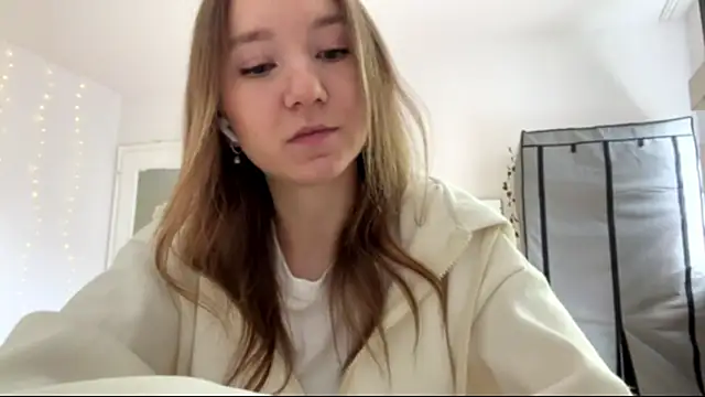 Snapshot of smalllisa chatting on 4, 6, 2026 smalllisa online show from 4, 6, 2026